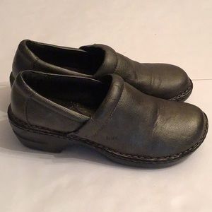 B.C.O DARK GRAY LEATHER CLOGS SZ 9.5